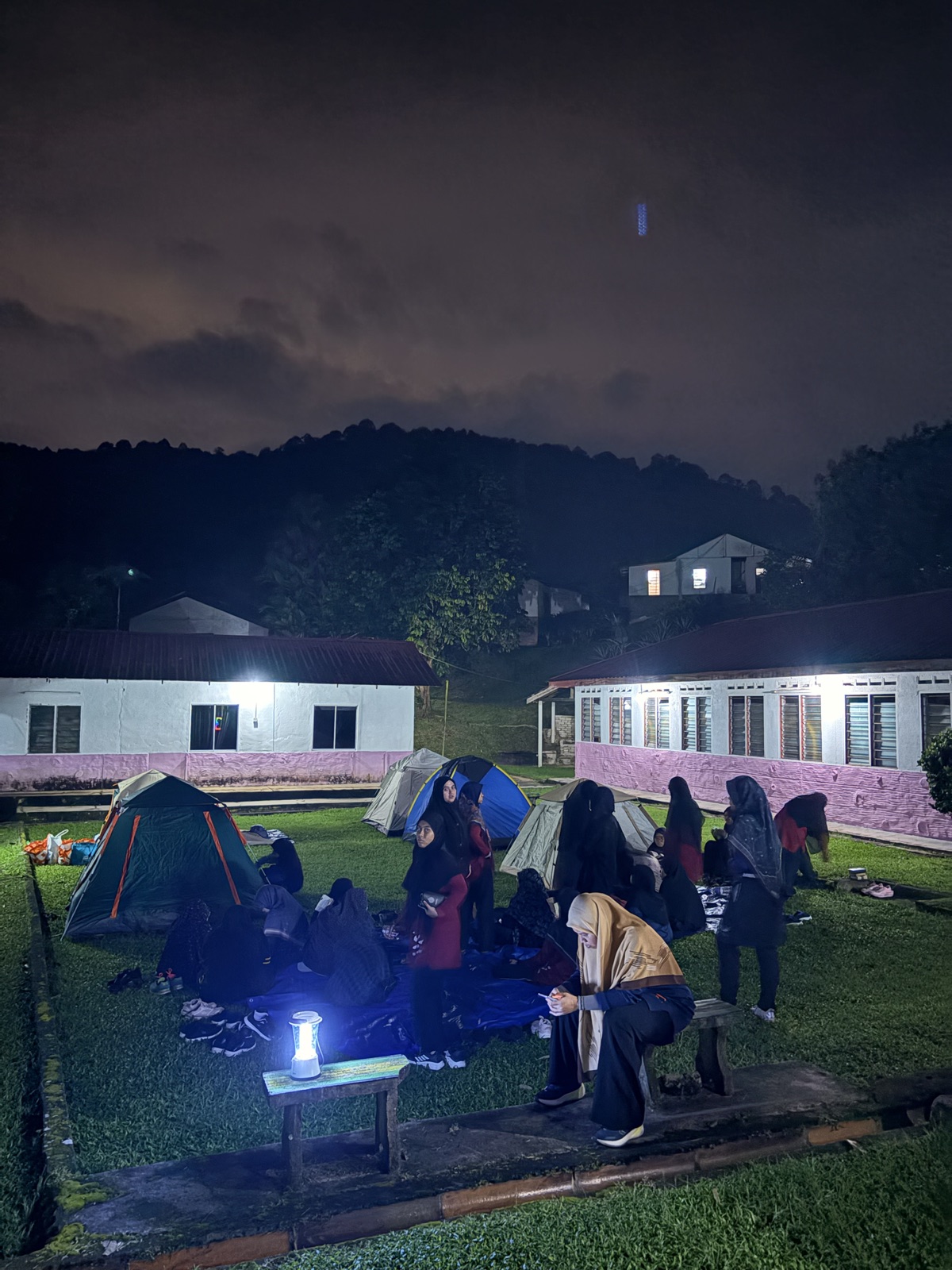 Zon D — Tapak Privasi Berhampiran Sungai